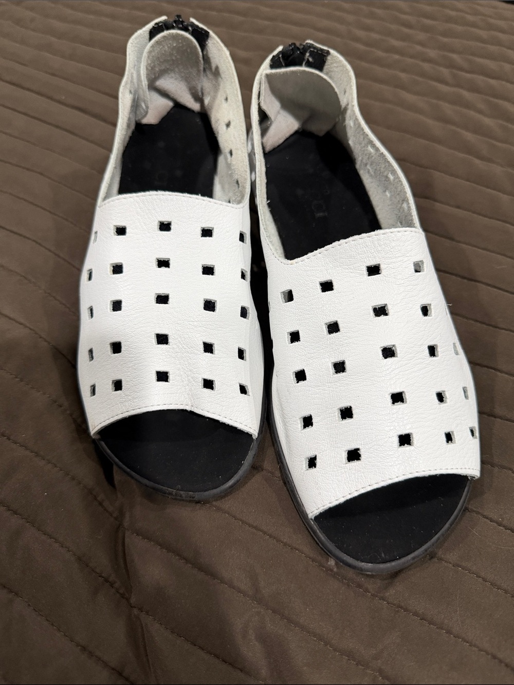 Sesto Meucci Evonne White Perforated Peep-Toe Flat Shoe 8 1/2 W